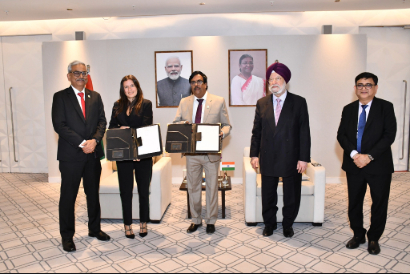 Signing of MOU between Eco Wave Power and BPCL. Courtesy of Eco Wave Power.