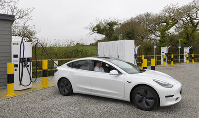 First Bus opens electric charging to the public