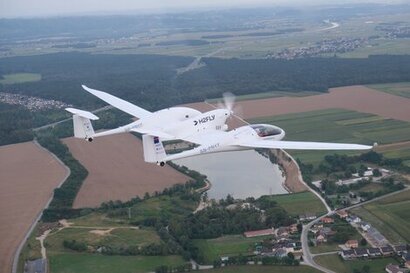 H2FLY and partners complete world’s first piloted flight of liquid hydrogen powered electric aircraft 