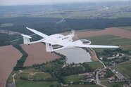 H2FLY and partners complete world’s first piloted flight of liquid hydrogen powered electric aircraft 