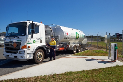 Air bp Introduces All-Electric Refueling Vehicle at Brisbane Airport