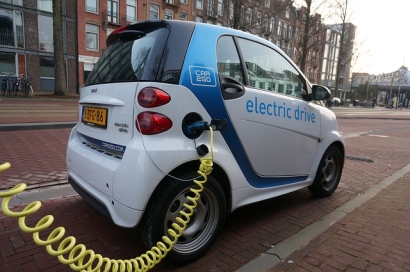 Electric Vehicles: Should You Lease or Buy?