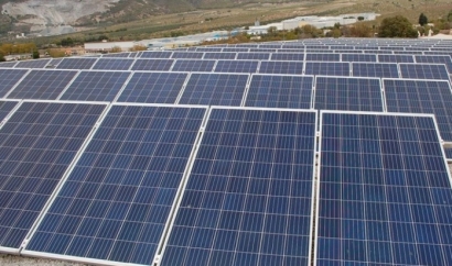 La Agencia Andaluza de la Energía reduce a la mitad su factura eléctrica gracias al autoconsumo con baterías