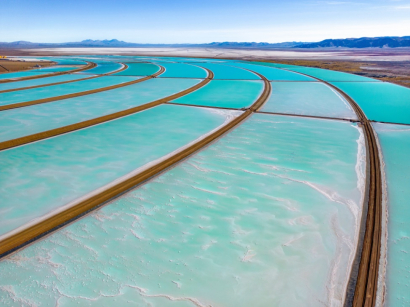 La Agencia Internacional de la Energía atrae a París 14 billones de dólares con el ojo puesto en los minerales críticos