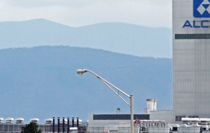 El elevado precio de la electricidad, uno de los argumentos que esgrime Alcoa para justificar 700 despidos