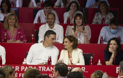 El Gobierno quiere prohibir por ley que bancos y energéticas trasladen los nuevos impuestos a los ciudadanos
