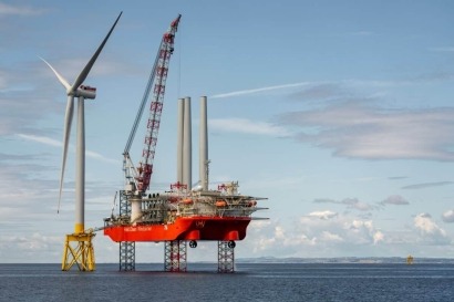 Pivotal Moment for NnG as First Wind Turbine Installed