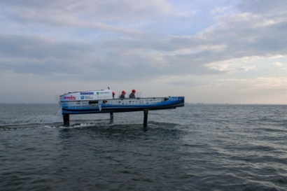 First Hydrogen-Powered Hydrofoil Ready for World Championships