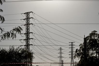 El precio de la luz sube hoy un 65,9% respecto a este domingo, hasta los 105,81 euros/MWh