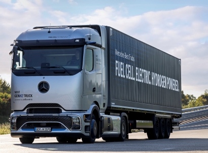 Mercedes-Benz NextGenH2 Truck. Courtesy of Mercedes-Benz