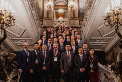 Foto de familia de los participantes en el I Foro China-España de Energía Verde, Palacio de Linares, Madrid, noviembre de 2025