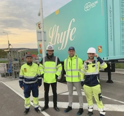 Lhyfe and TEAL Mobility team members, in front of a Lhyfe container. Credit: Lhyfe and TEAL Mobility.