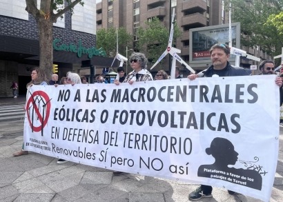 Manifestación en Zaragoza a favor de unas "renovables sin especulación"