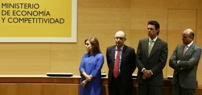De Guindos asegura que la luz ha bajado un 14%; la CNMC dice que ha subido un 10