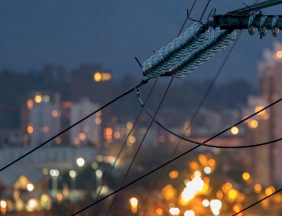 La interconexión eléctrica con Francia cumple cuatro años de saldo import-export negativo para España