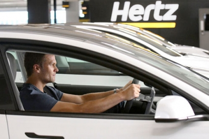 Hertz Invests in Largest Electric Vehicle Rental Fleet, Scores Tom Brady as Spokesperson