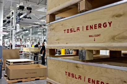  Tesla Sends Powerwalls to Puerto Rico