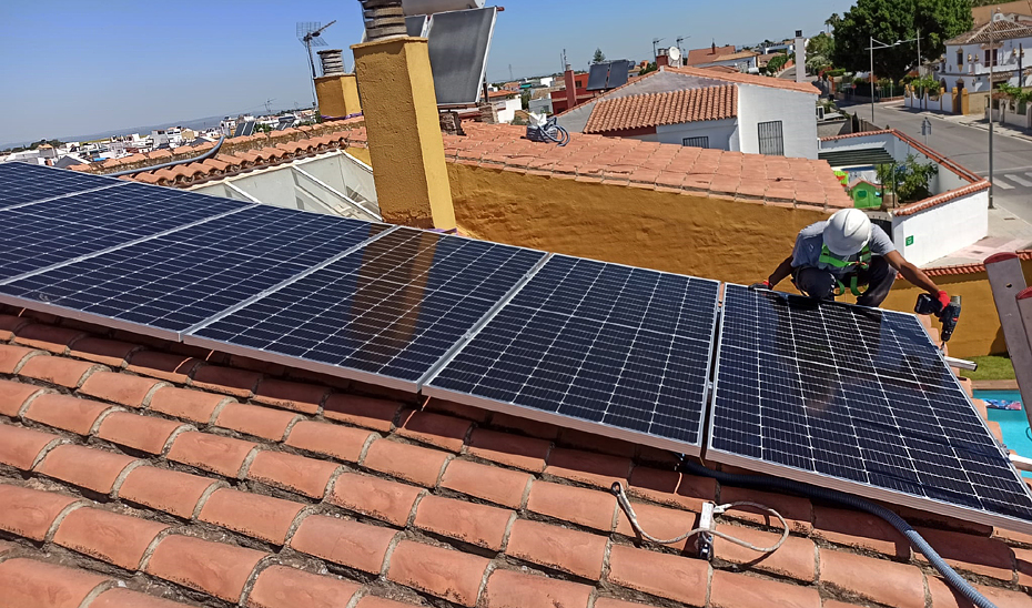 Un autoconsumo con batería puede reducir hasta un 36% la dependencia energética de la vivienda