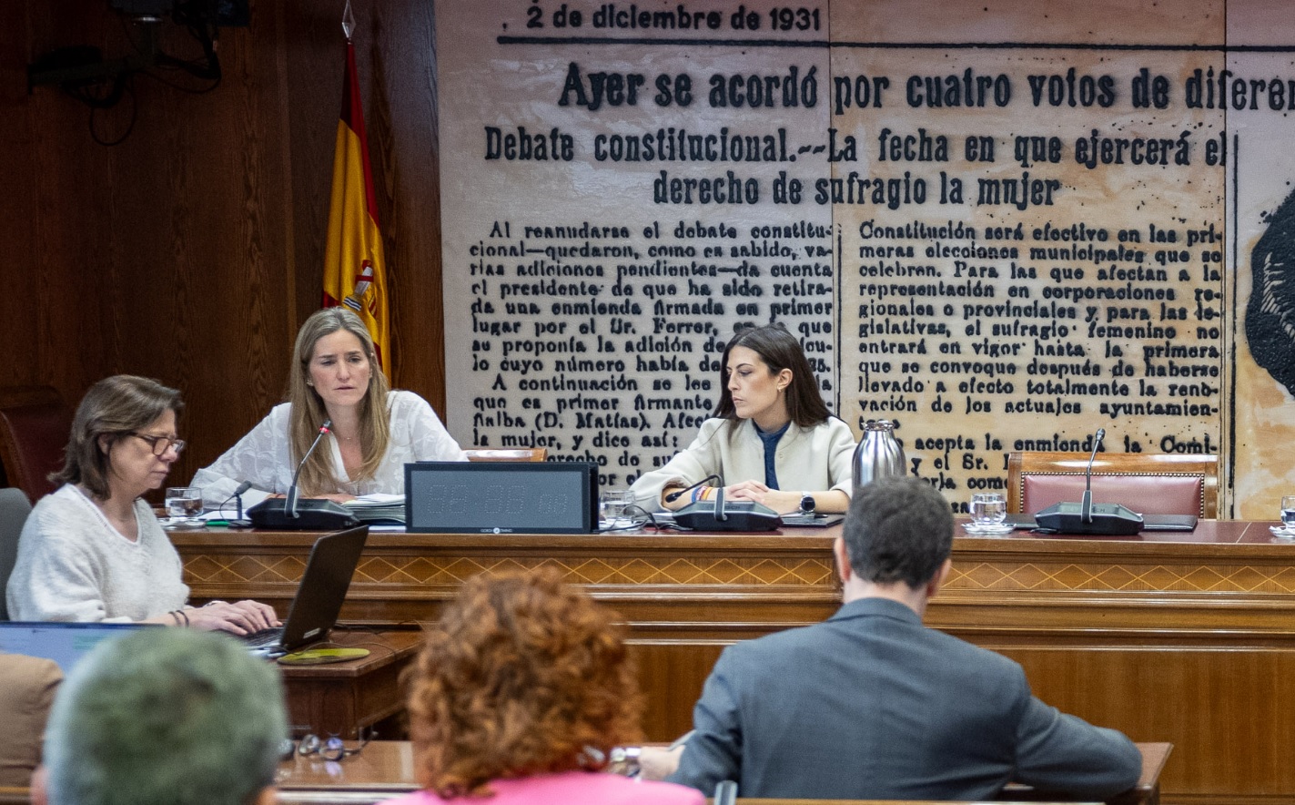 La ministra Aagesen también pone en el foco del apagón a las eléctricas