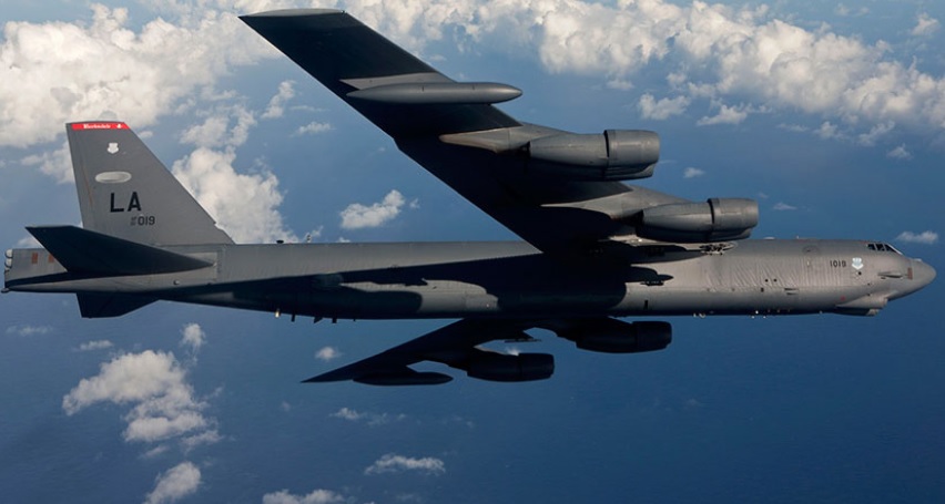 Un bombardero B-52 consume en una hora la misma cantidad de combustible que un conductor medio en 7 años
