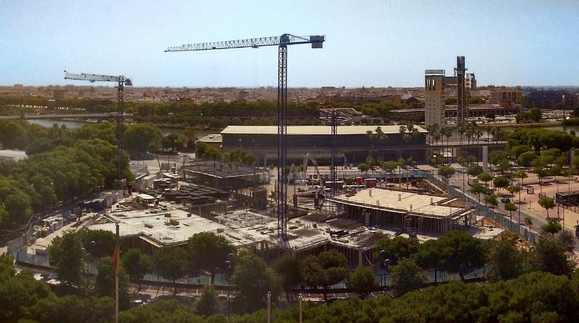 La cúpula fotovoltaica de la Cartuja se alzará con ayuda de una de las mayores grúas de Europa