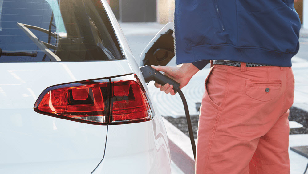 La guerra en Irán dispara el interés por el coche eléctrico de ocasión un 73% en un año
