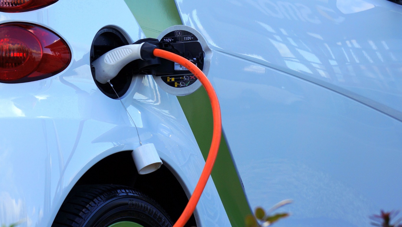 El 66% de los conductores mexicanos carga su vehículo eléctrico en casa