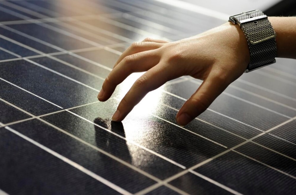 Euskadi anuncia ayudas millonarias para impulsar la producción de aire acondicionado mediante placas solares