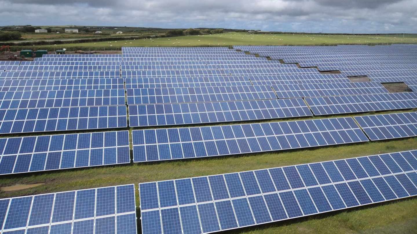 El Partido Popular y Vox preparan un nuevo impuesto a la energía solar en Castilla y León