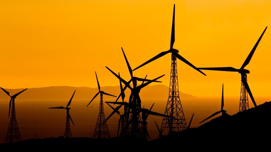 La ciudad de Tarifa fue una de las pioneras en la actividad de la energia eólica. Sus molinos de viento forman parte de un panorama muy típico ya del Campo de Gibraltar. Fotografía de Hernán Piñera