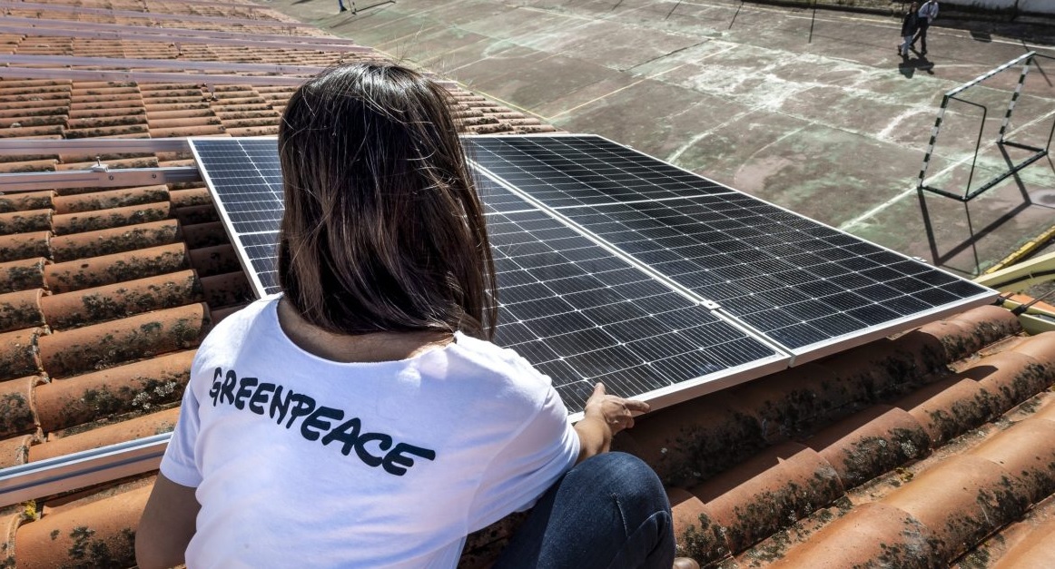 Greenpeace aplaude la defensa de la transición energética de Sánchez, pero con matices
