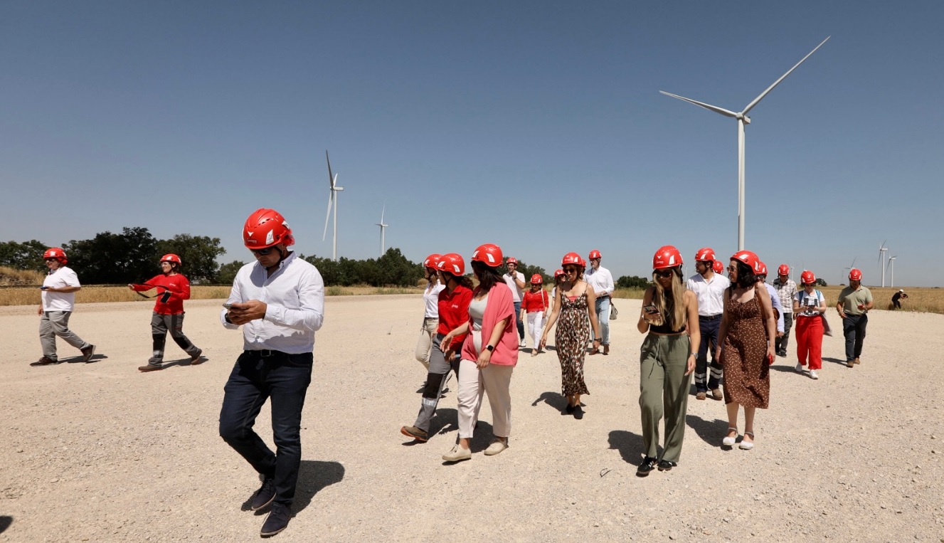Hornillos de Cerrato: 40 aerogeneradores y 300.000 euros a repartir entre 171 habitantes Hornillos de Cerrato: 40 aerogeneradores y 300.000 euros a repartir entre 171 habitantes