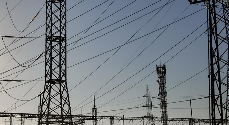 El municipalismo reclama la titularidad pública de la red eléctrica