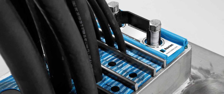 Los sistemas Roxtec BG permiten garantizar la continuidad eléctrica y la puesta a tierra de cables armados y apantallados