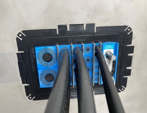 Roxtec lanza el nuevo sello Knock-Out Frame: presellado, sellado y protección contra fuego en una sola solución