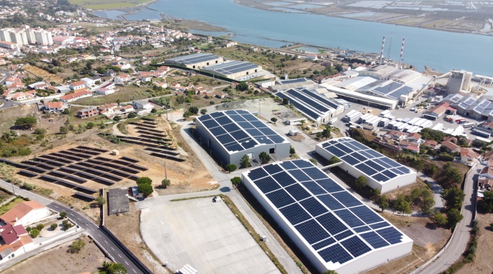 El mayor fabricante de envases de vidrio de Europa lleva el autoconsumo solar a todas sus plantas