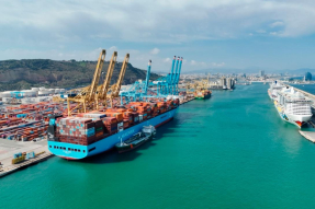 Repsol y Maersk realizan el primer suministro de bioetanol a un barco en el Port de Barcelona