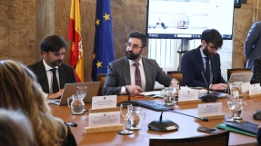 El Gobierno aborda la gestión de las ayudas al autoconsumo y al Moves III del PRTR