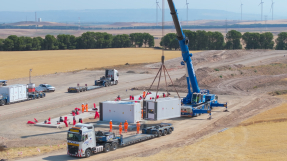 Statkraft recibe los seis contenedores de baterías para hibridar su parque eólico repotenciado de Navarra