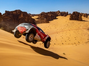 Acciona, Carlos Sainz y Laia Sanz llevan la electromovilidad extrema al desierto de Atacama