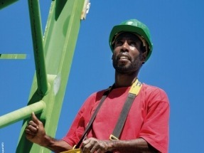 Francia gana posiciones "financieras" en la carrera africana contra el cambio climático