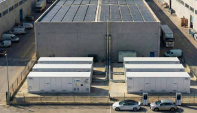 El almacenamiento de electricidad solar en baterías experimenta un "crecimiento sin precedentes" en España