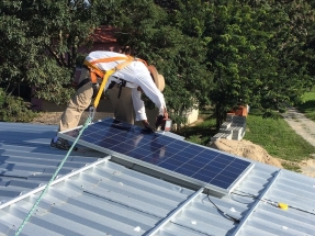 España supera el medio millón de tejados solares