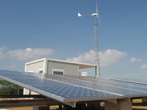 Fotovoltaica y minieólica, la apuesta de Bornay