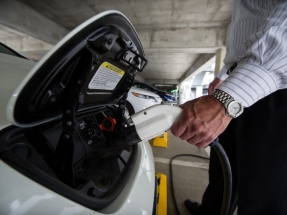Senate Panel Unanimously Endorses Sweeping Highway Bill That Includes Substantial Funds for EV Infrastructure