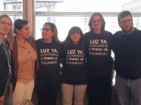 Vecinas de la Cañada Real denuncian en Europa la discriminación de 4.000 personas tras dos años sin luz