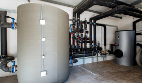 El autoconsumo de biomasa y energía solar sustituyen al gas en la industria andaluza El autoconsumo de biomasa y energía solar sustituyen al gas en la industria andaluza