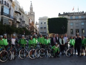 Sale de Sevilla una caravana de bicicletas rumbo a la Cumbre del Clima de Marrakech