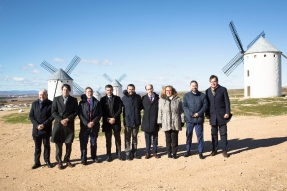 Cepsa impulsará tres nuevos proyectos fotovoltaicos en Castilla-La Mancha con una capacidad de 400 megavatios Cepsa impulsará tres nuevos proyectos fotovoltaicos en Castilla-La Mancha con una capacidad de 400 megavatios