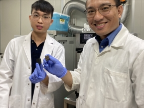 Científicos demuestran que el papel puede reciclarse en elemento crucial para las baterías de litio